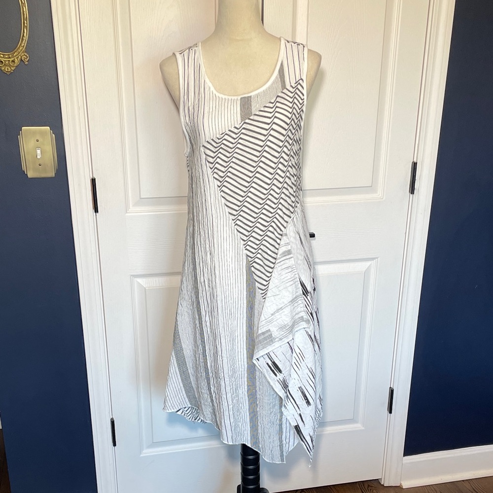 Radzoli Asymmetrical White & Gray Asymmetrical Lagenlook Dress Size Smallโ